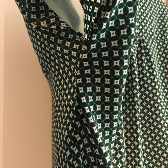 Like New! Banana Republic Print Dolman Top SP - Picture 15 of 16